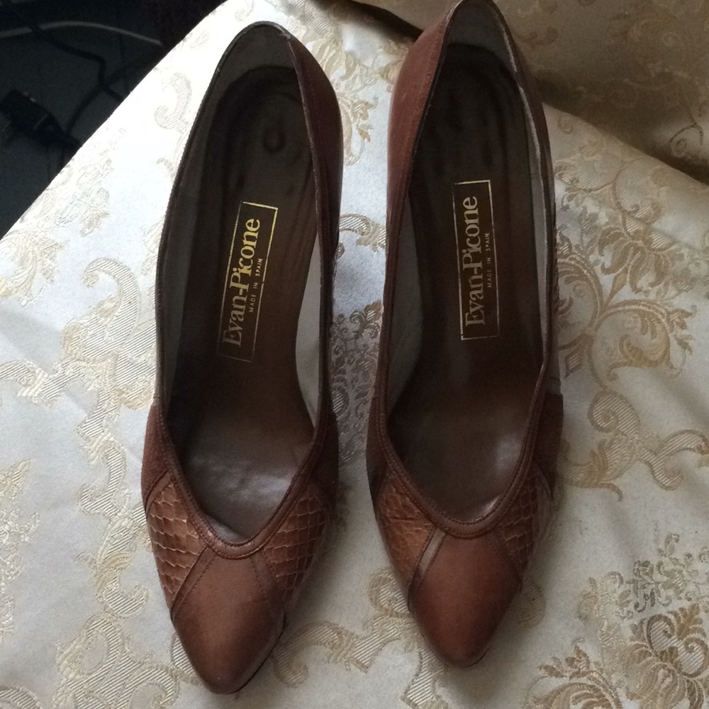 Vintage brown mixed media pumps size 8/2